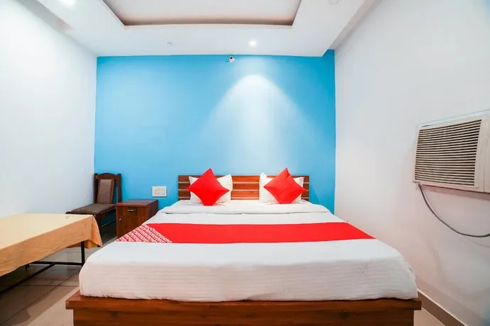 Hotel O Sandhu Hotel & Restaurant - Image 1