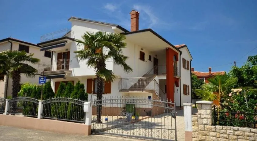 Natasa Apartments Novigrad - Image 1