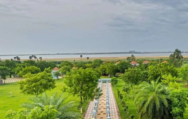 The Grand Blossoms Resort - Image 1