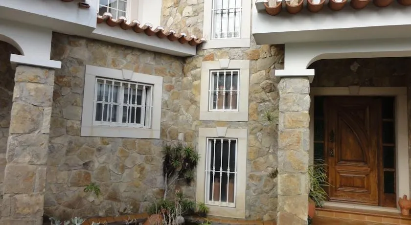 Apartamentos em Moradia com Jardim - Image 1