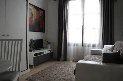 Studio in the Marais Place des Vosges - Image 1