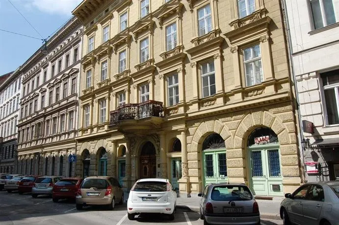 De Niro Apartment - Image 1