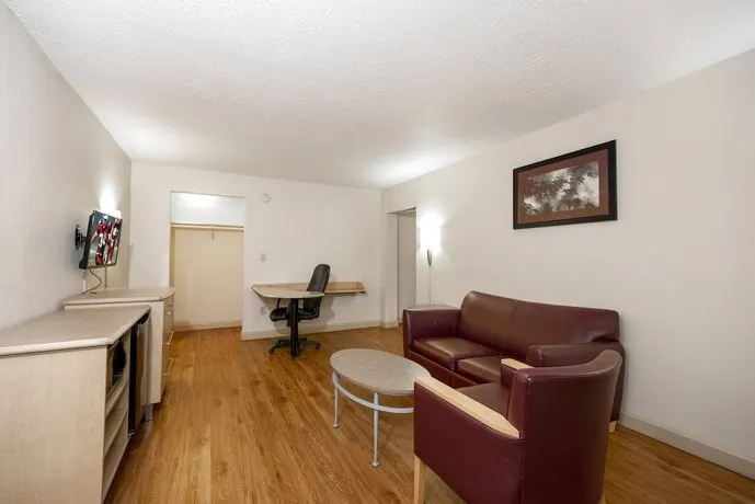 Red Roof Inn & Suites Wyhteville - Image 1