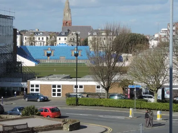 Eastbourne Sea View Apartment - Image 1