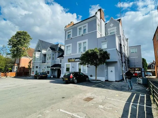Stoneycroft Hotel - Image 1