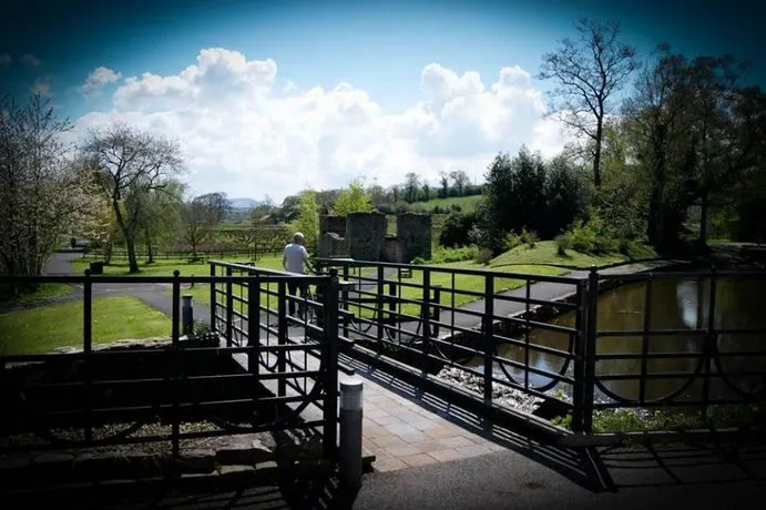 Carrick Lodge - Image 1