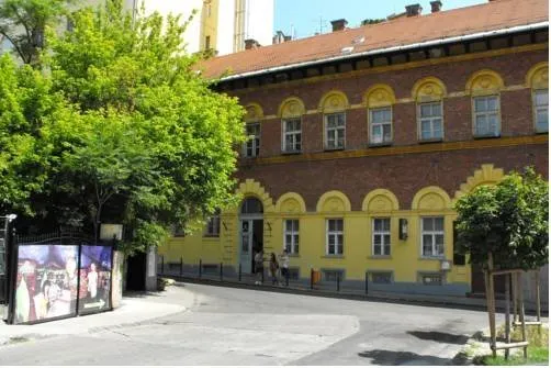 Season Hostel 2 - Image 1
