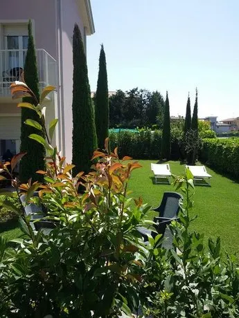 La Casa Rosa Sirmione - Image 1