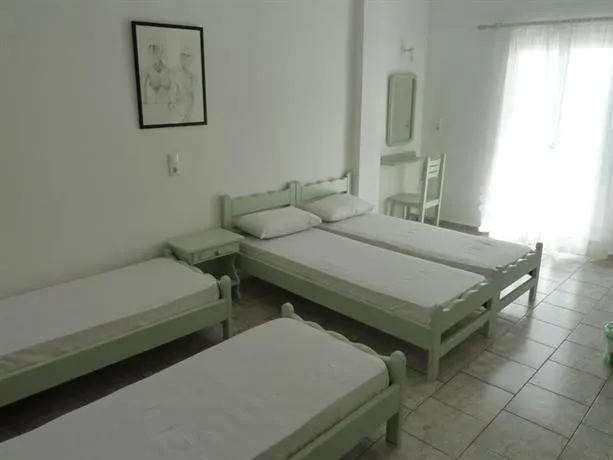 4 Season Rooms And Apartments - Image 1