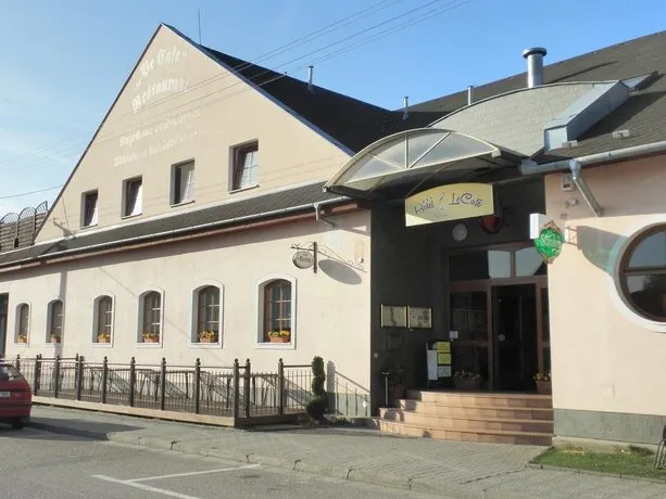 Hotel Le Café - Image 1