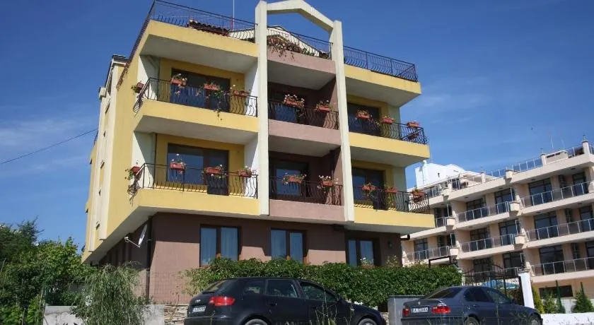 Family Hotel Akra - Image 1