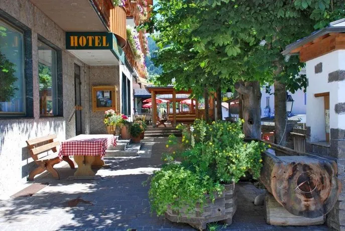 Hotel Alpenrose - Image 1
