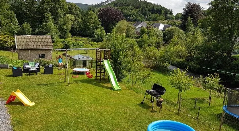 Au bord de l'eau - Image 1