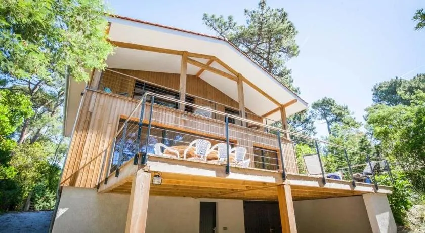 Jolie Villa En Bois Pour 10 Pers - Image 1