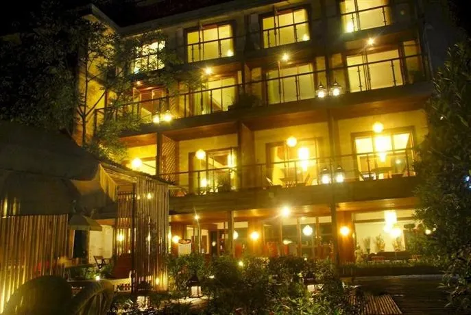 Mount Emei Jadeite Resort - Image 1