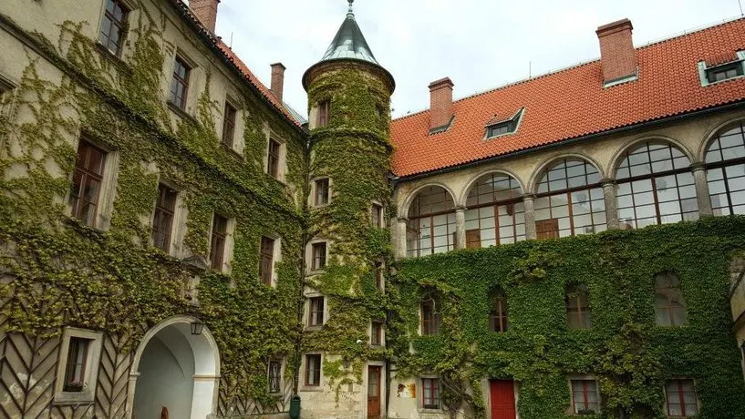 Ea Hotel Hrubá Skála - Image 1