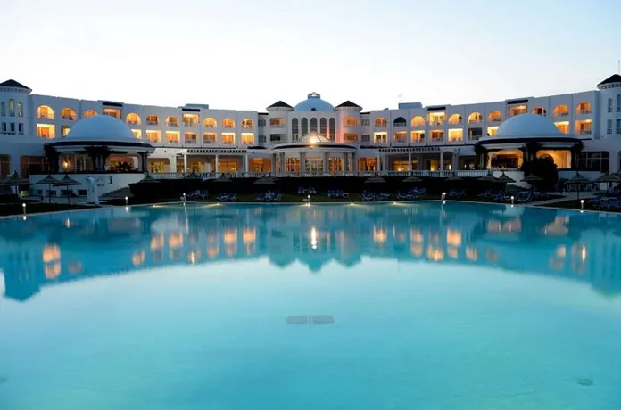 Golden Tulip Taj Sultan - Image 1