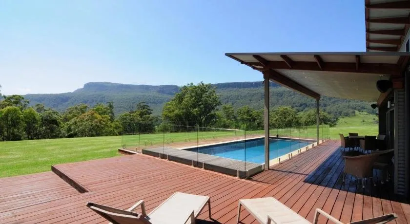 Bottlebrush Lodge Great Views And A Pool - Image 1
