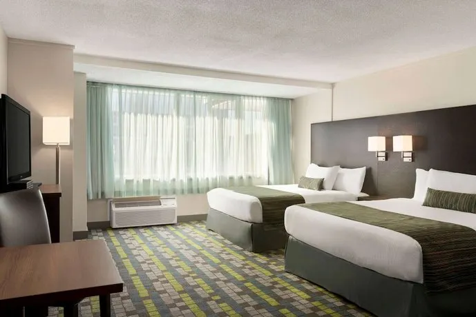 Victoria Airport/Sidney Travelodge - Image 1