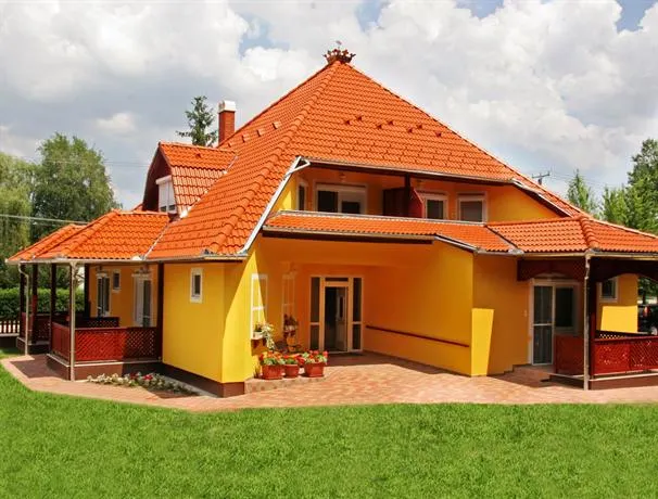 Korona Apartmanház - Image 1