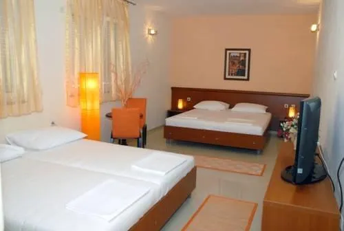 Motel Mozart - Image 1