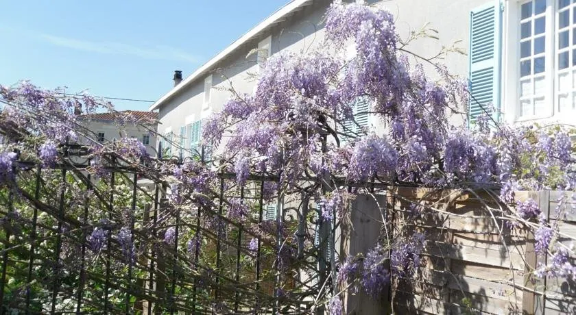Maison Bois Fleurie - Image 1