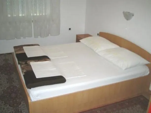 Paradiso Apartments - Image 1