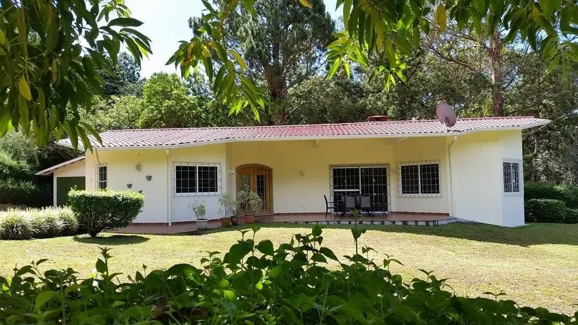 Las Plumas Holiday Home Rentals - Image 1