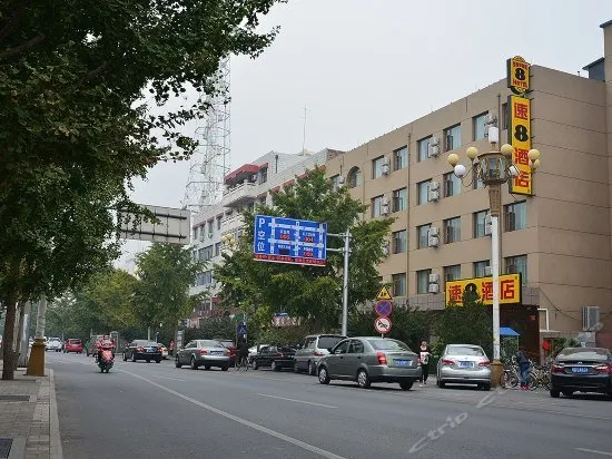 Super 8 Hotel - Image 1