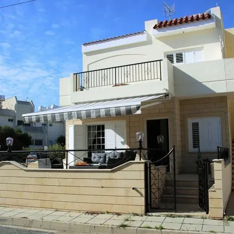Bobby S Beach House - Image 1