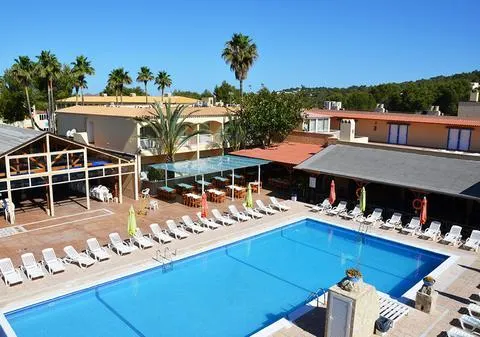HOTEL PLAYASOL CALA TARIDA - Image 1