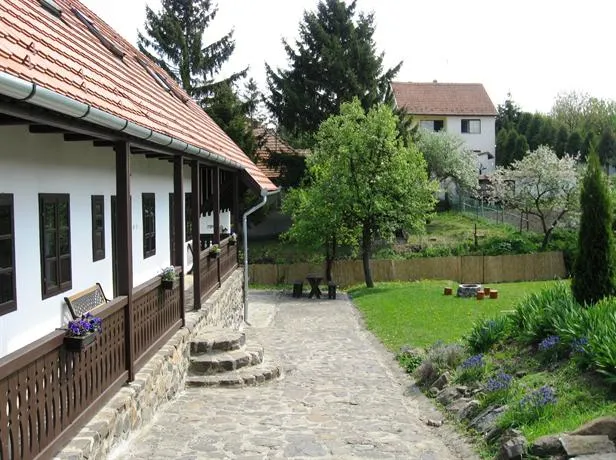 Tugári Vendégház - Image 1