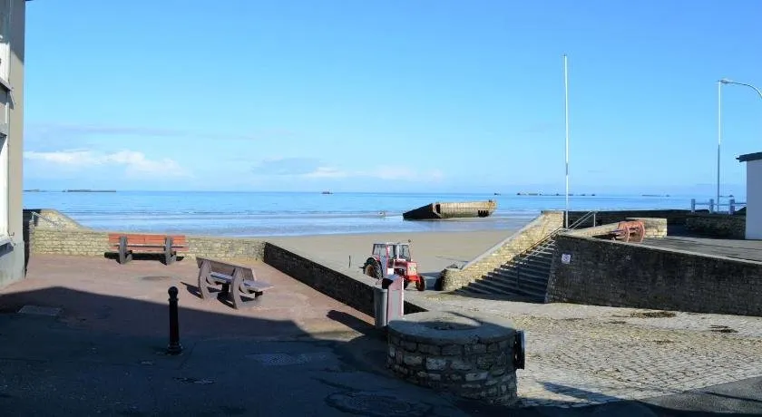 Studio en bord de mer et centre ville d'Arromanches - Image 1