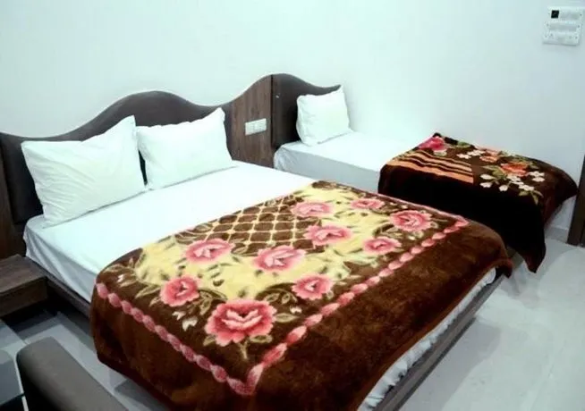 Hotel Naman Palace - Image 1