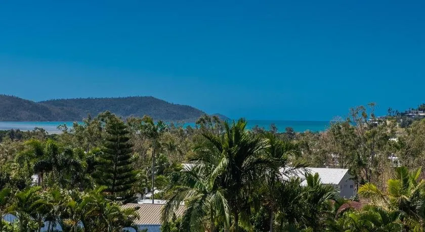 Sunset Escape Airlie Beach - Image 1