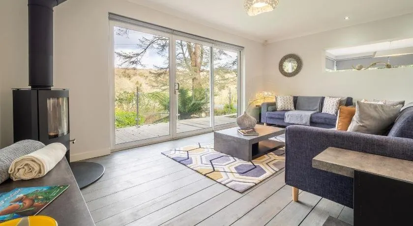 Valley View - Image 1