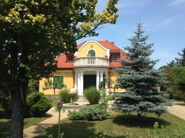 Siófok Villa - Image 1