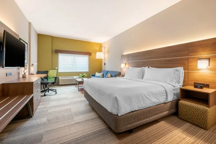 Holiday Inn Express & Suites - St Petersburg - Seminole Area - Image 1