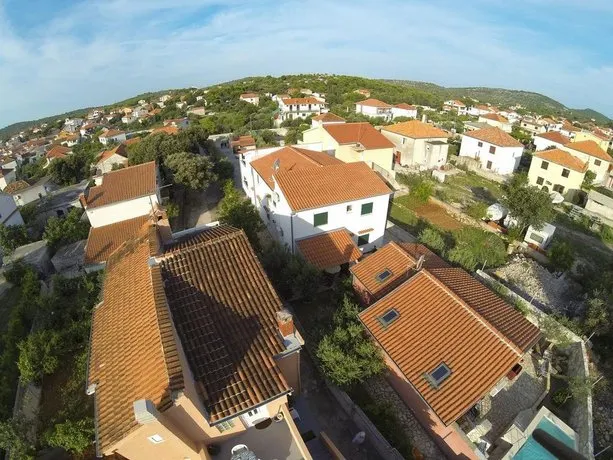 Apartments Dalmacija - Image 1