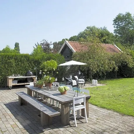 B&B Meet The Dutch - Image 1