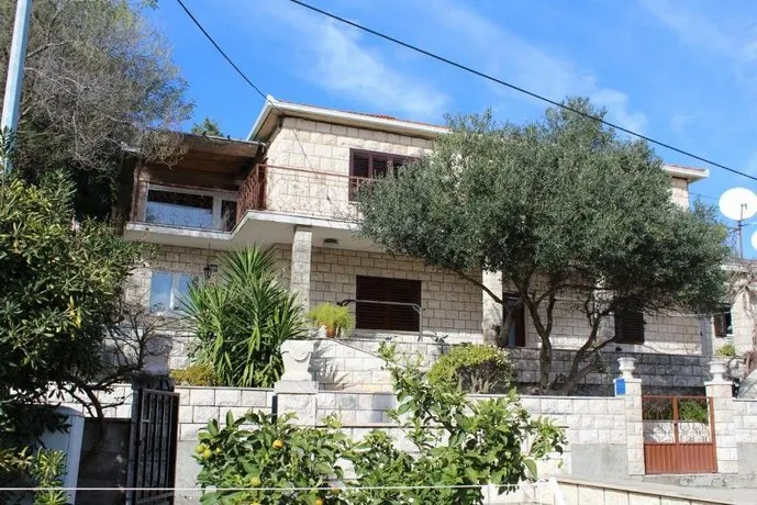 Petra Apartments - Image 1