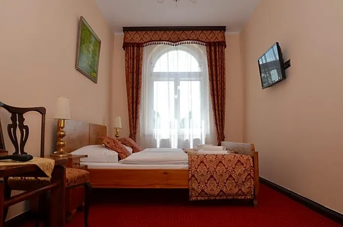 Pałac Kłanino - Image 1