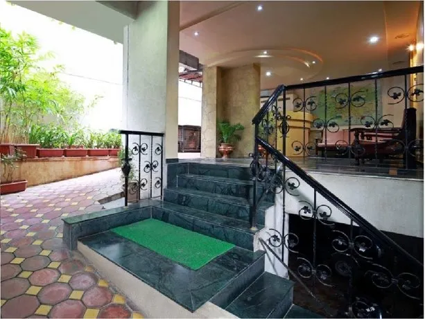 Hotel Suryananda Executive - Image 1