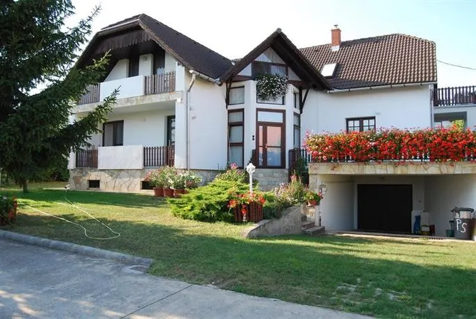 POOR VENDéGHáZ - Image 1