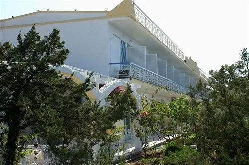 Seaside Village Rooms - Image 1