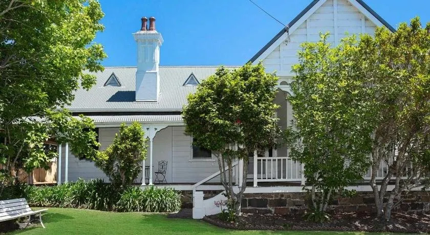 Blake House - SPECIAL OFFER STAY 3 PAY for 2 OR 25PERCENT OFF MIDWEEK - Image 1