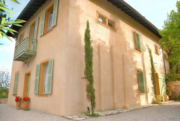 Les Cyprès - Image 1