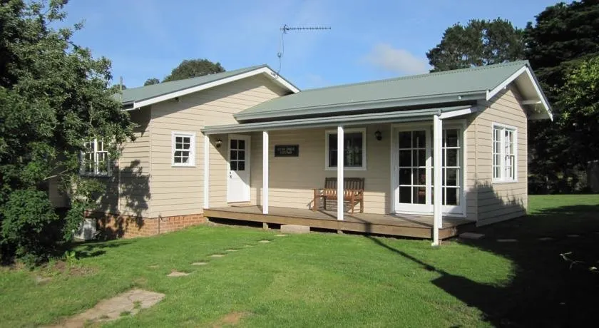Sutton Forest Cottage - Image 1