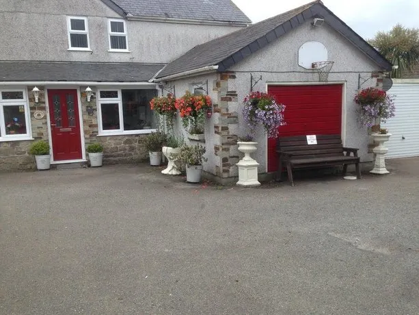 Treviglos Lodge Bed & Breakfast - Image 1
