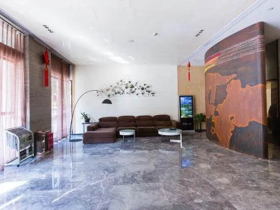 Holiday Inn Home Hotel - Image 1
